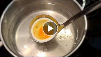 3 DAKİKADA KEPÇESİ OLAN HERKES YAPABİLİR (Kahvaltı için Suda Yumurta Pişirmek Kolay Artı...